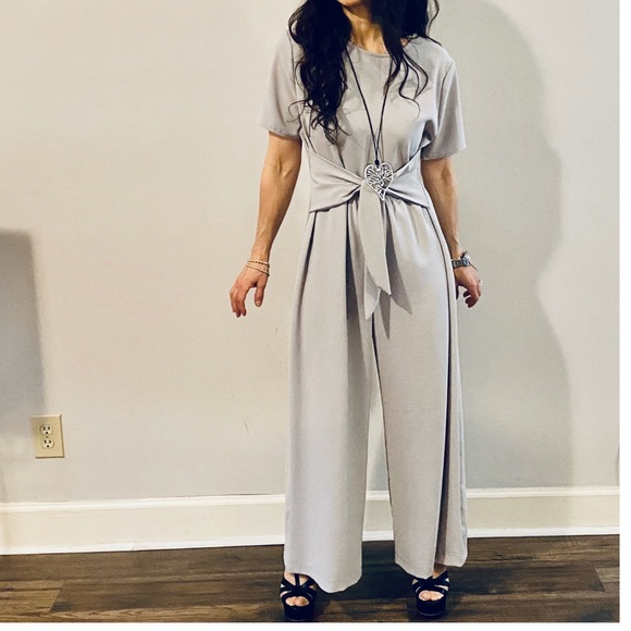 ✨LAST ONE✨Short sleeves front knot detail jumpsuit - Picture 3 of 8